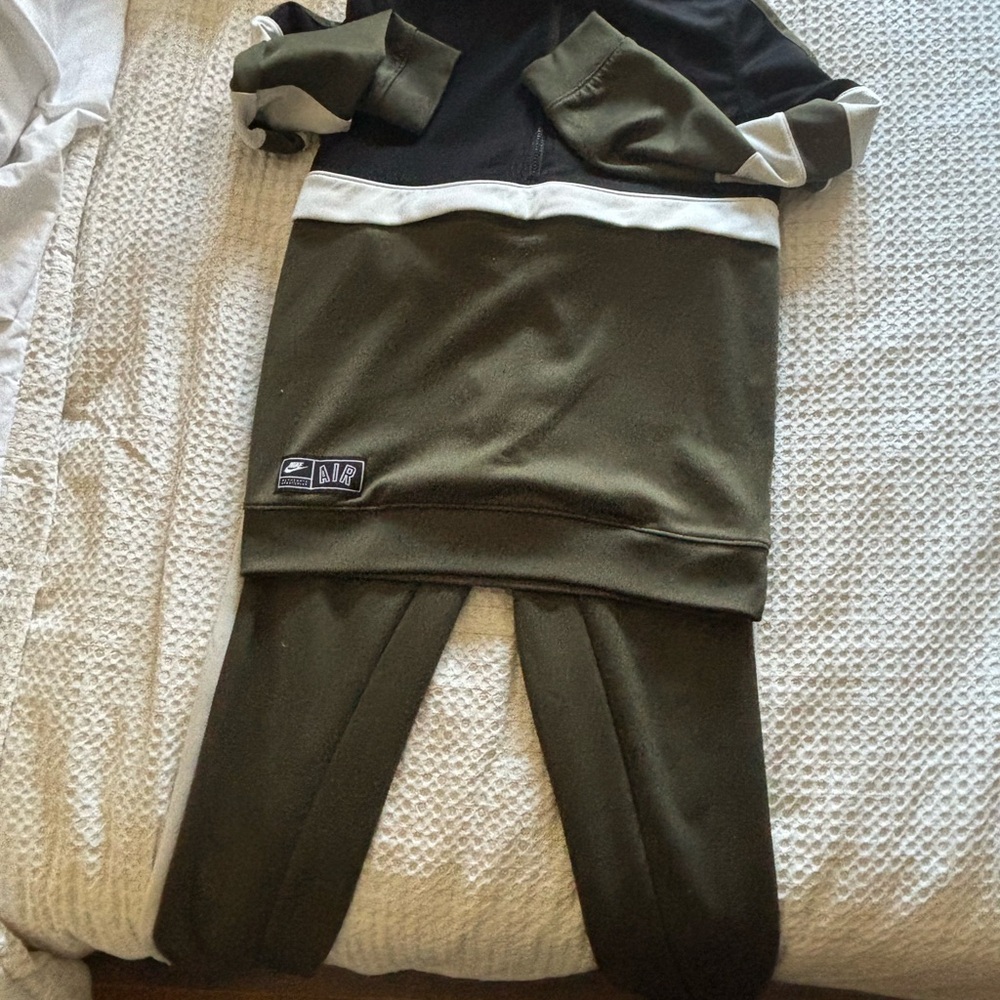Kids Nike Green/Black/White Matching Set